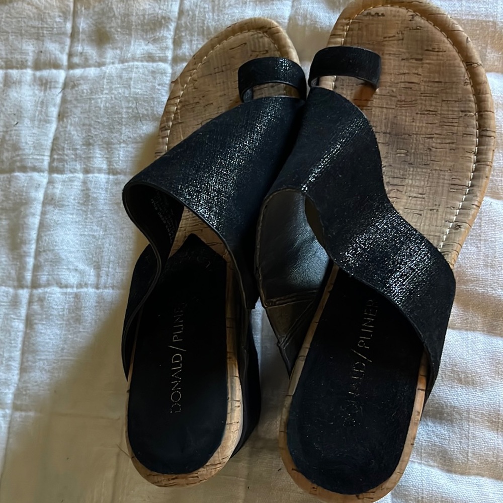 Donald Pilsner. Size 8 1/2 wedge black.